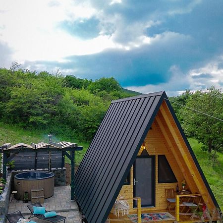 A Frame 1 Transalpina Hotel Petresti ภายนอก รูปภาพ