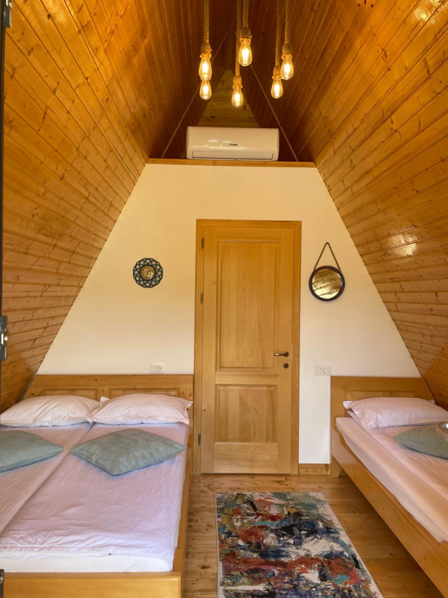 A Frame 1 Transalpina Hotel Petresti ภายนอก รูปภาพ