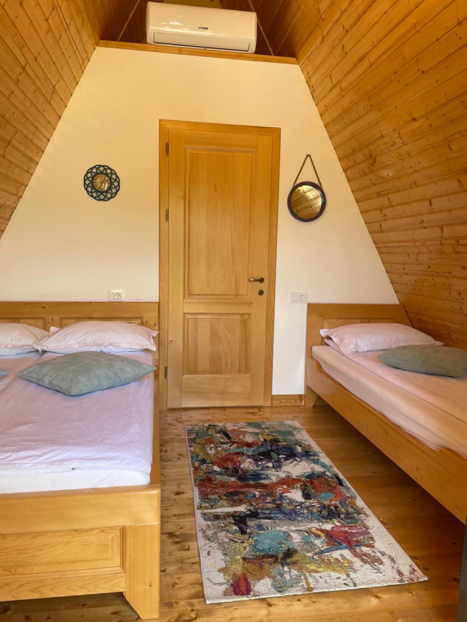 A Frame 1 Transalpina Hotel Petresti ภายนอก รูปภาพ