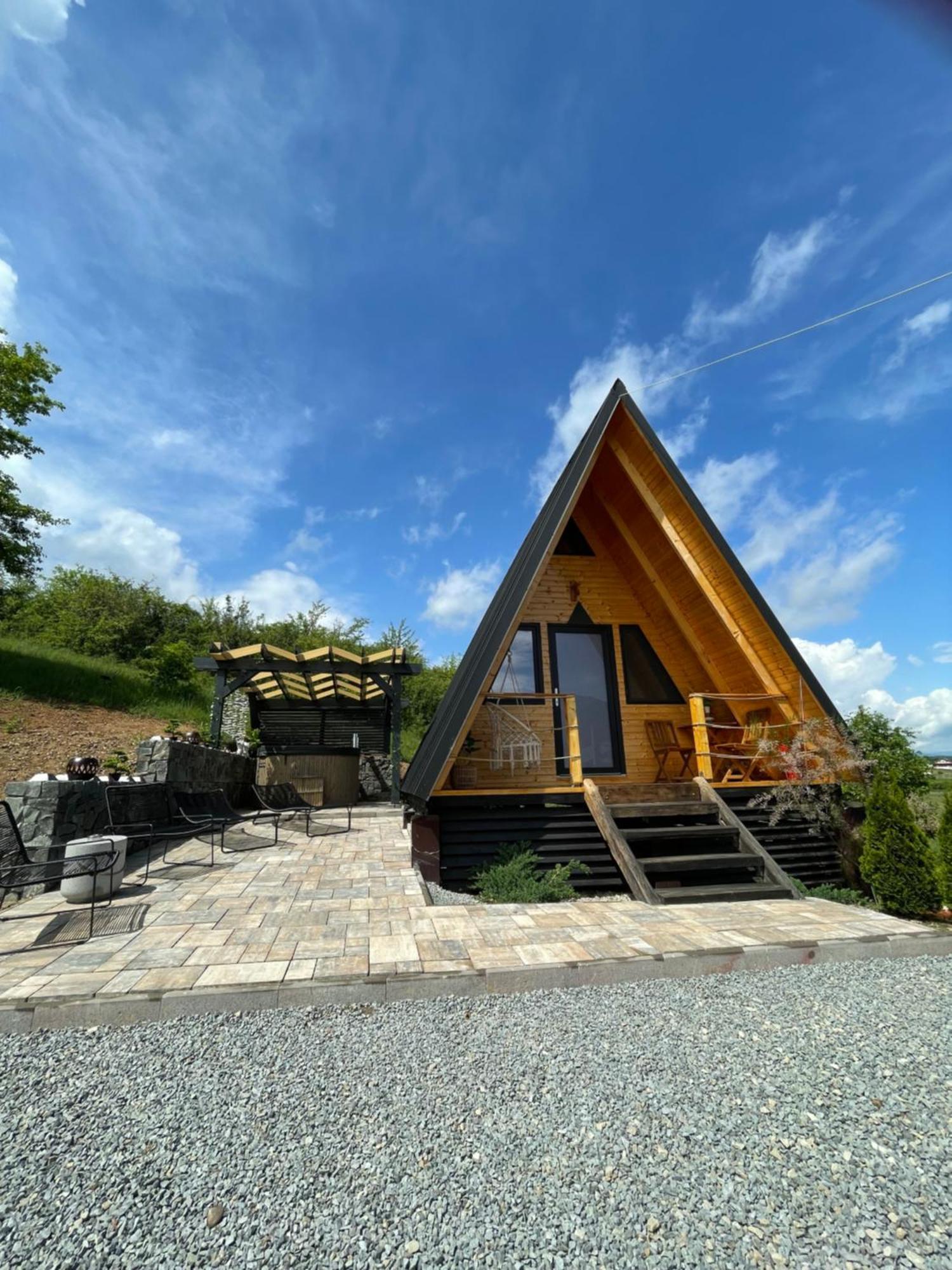 A Frame 1 Transalpina Hotel Petresti ภายนอก รูปภาพ
