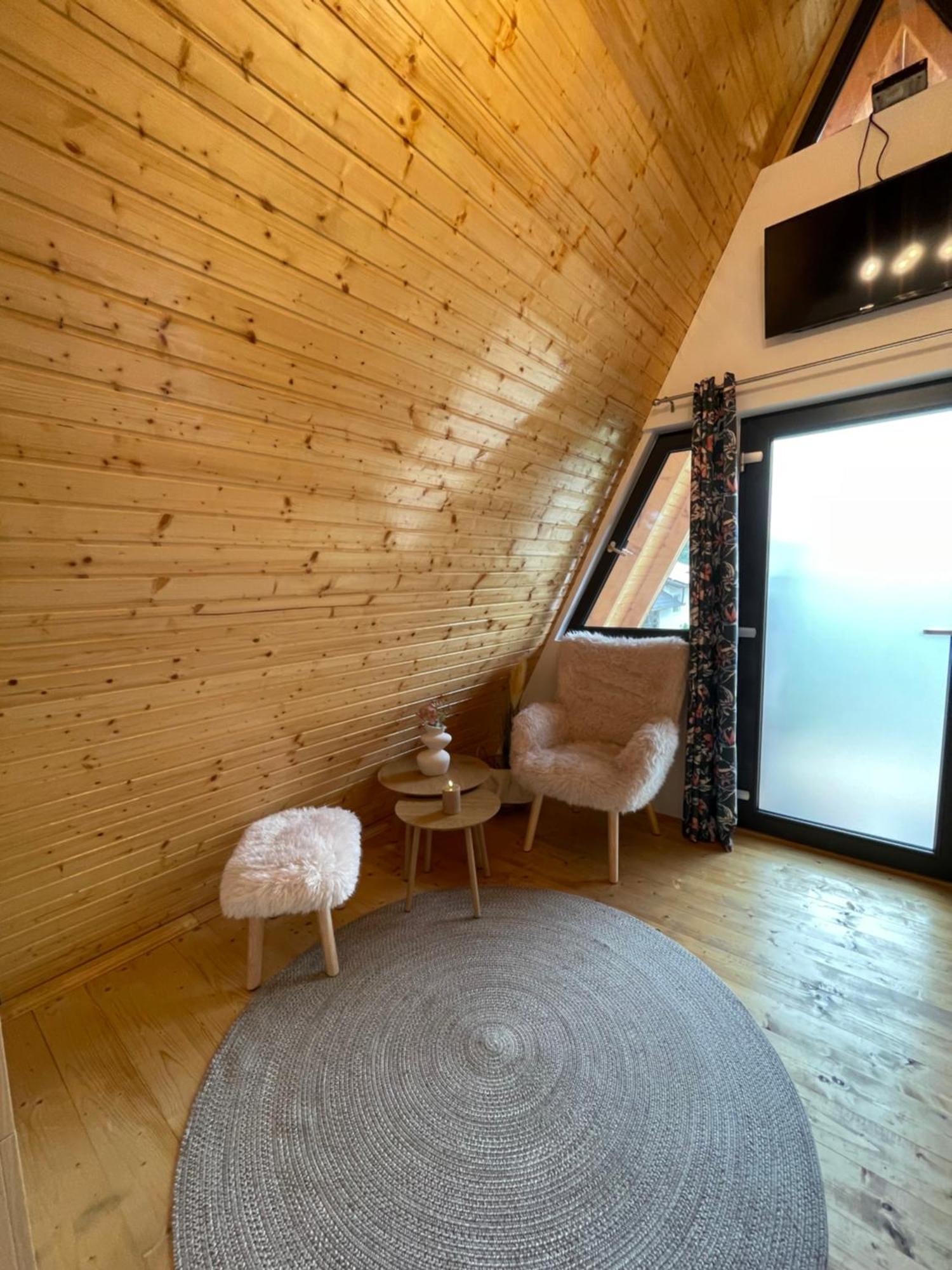 A Frame 1 Transalpina Hotel Petresti ภายนอก รูปภาพ