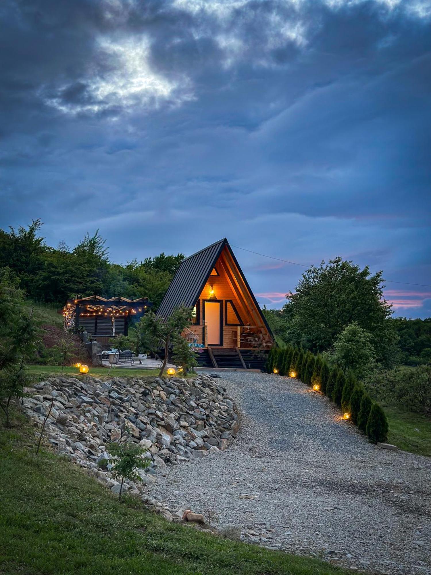 A Frame 1 Transalpina Hotel Petresti ภายนอก รูปภาพ