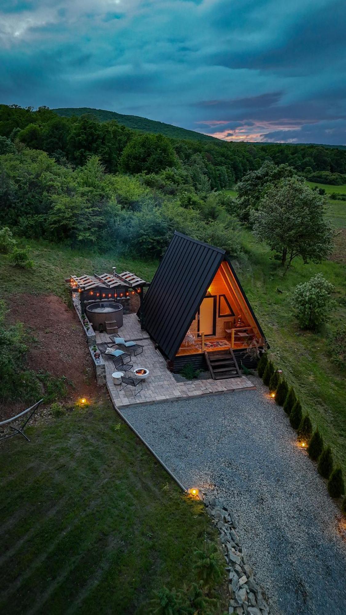 A Frame 1 Transalpina Hotel Petresti ภายนอก รูปภาพ