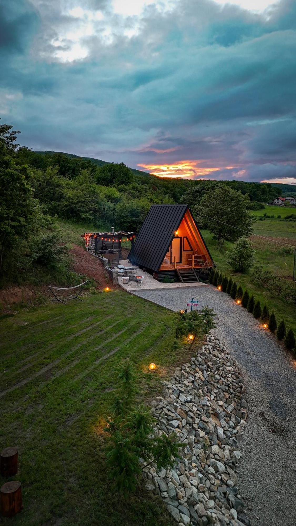 A Frame 1 Transalpina Hotel Petresti ภายนอก รูปภาพ
